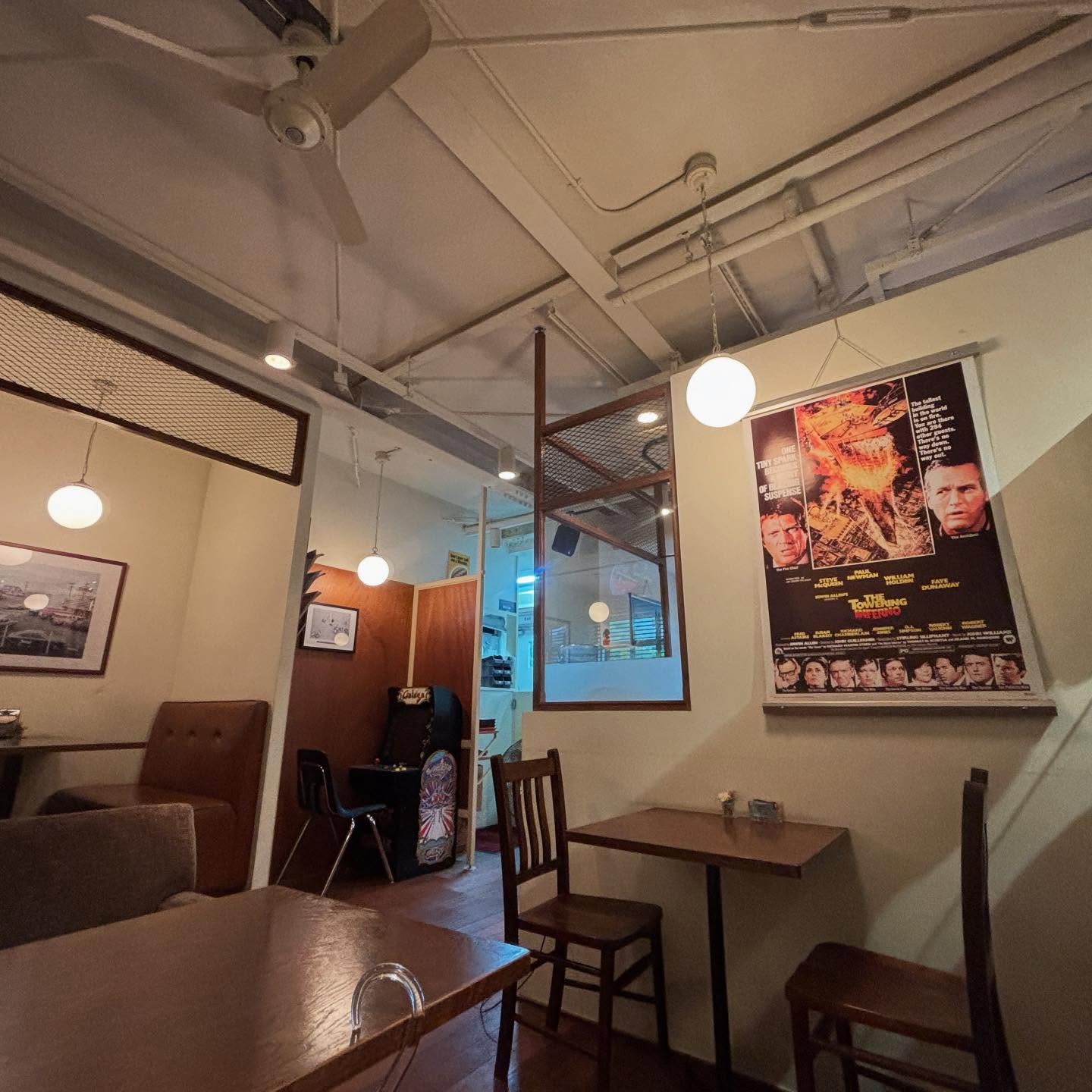 放課後、学校の近くを散歩していたら、アメリカの可愛い雑貨が並...