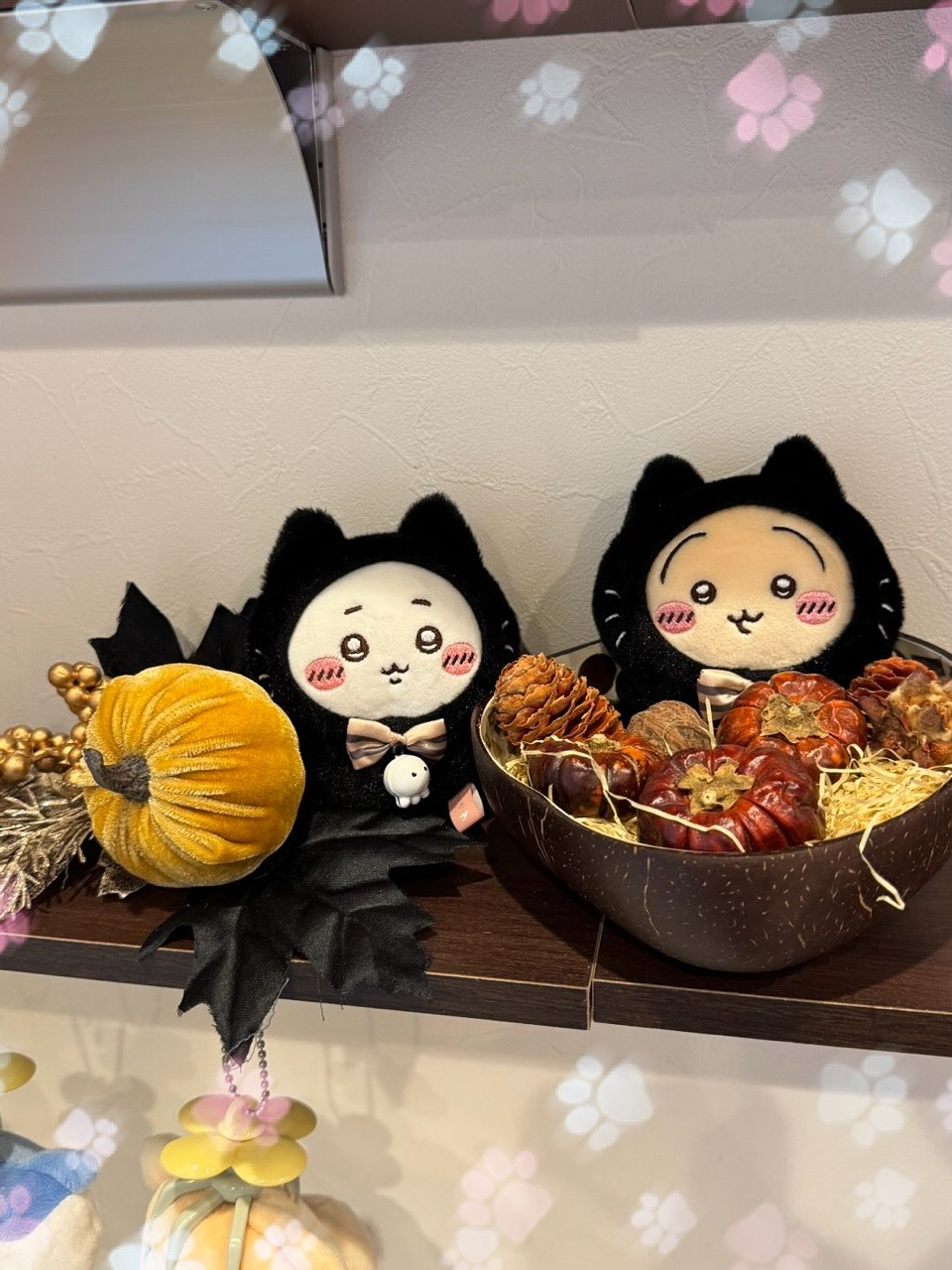 まだ暑いですが、ちいかわ達がハロウィンの準備を始めたようです...