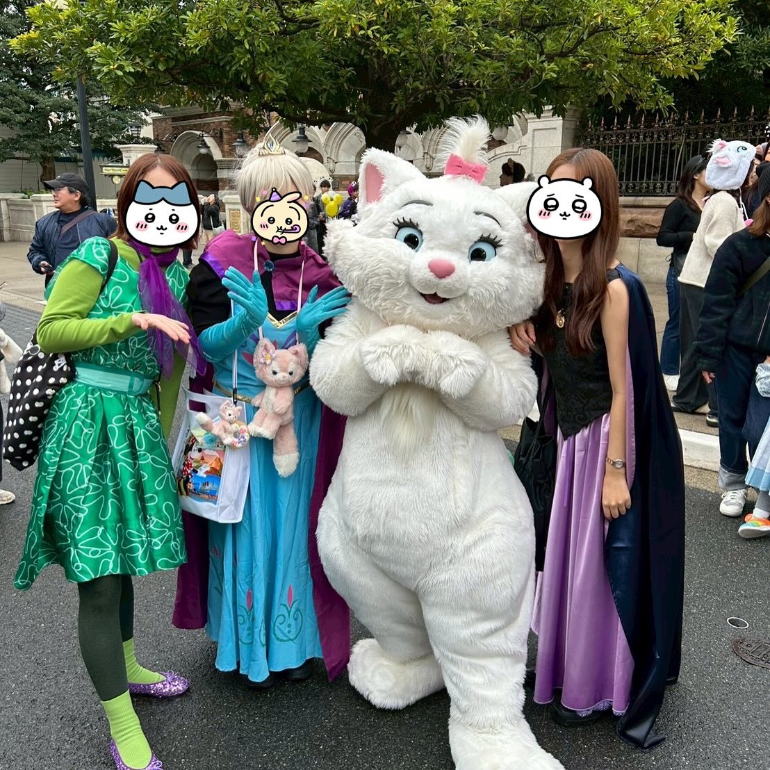 先日ハロウィン期間なので仮装でディズニーシーに行ってきました...