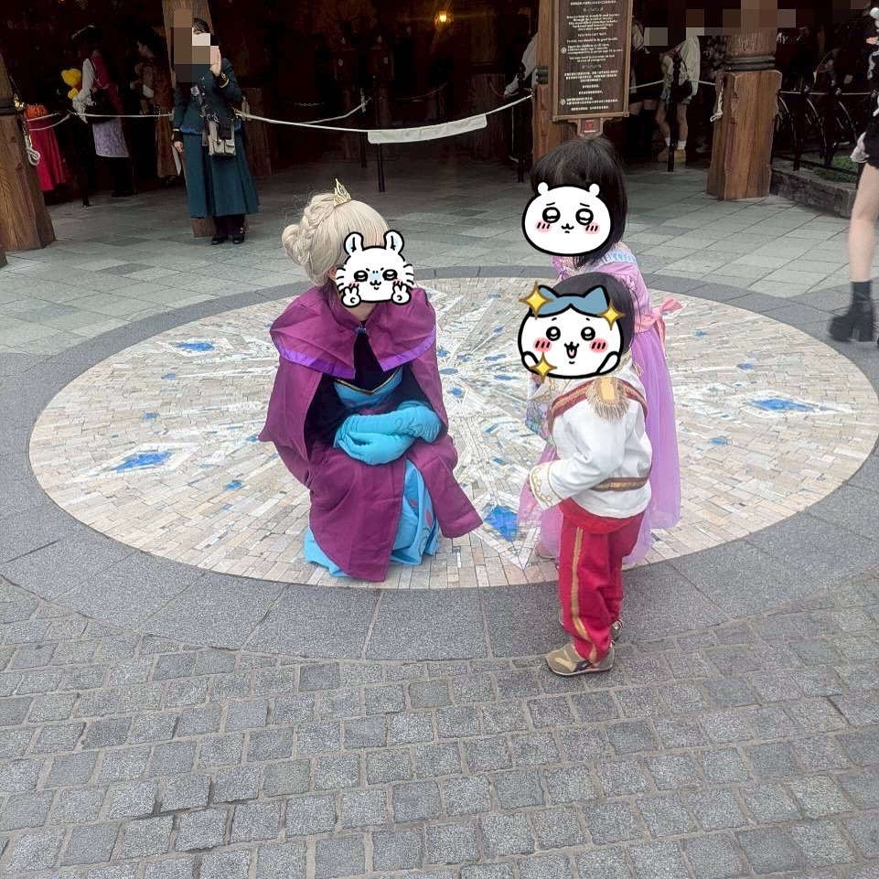 先日ハロウィン期間なので仮装でディズニーシーに行ってきました...