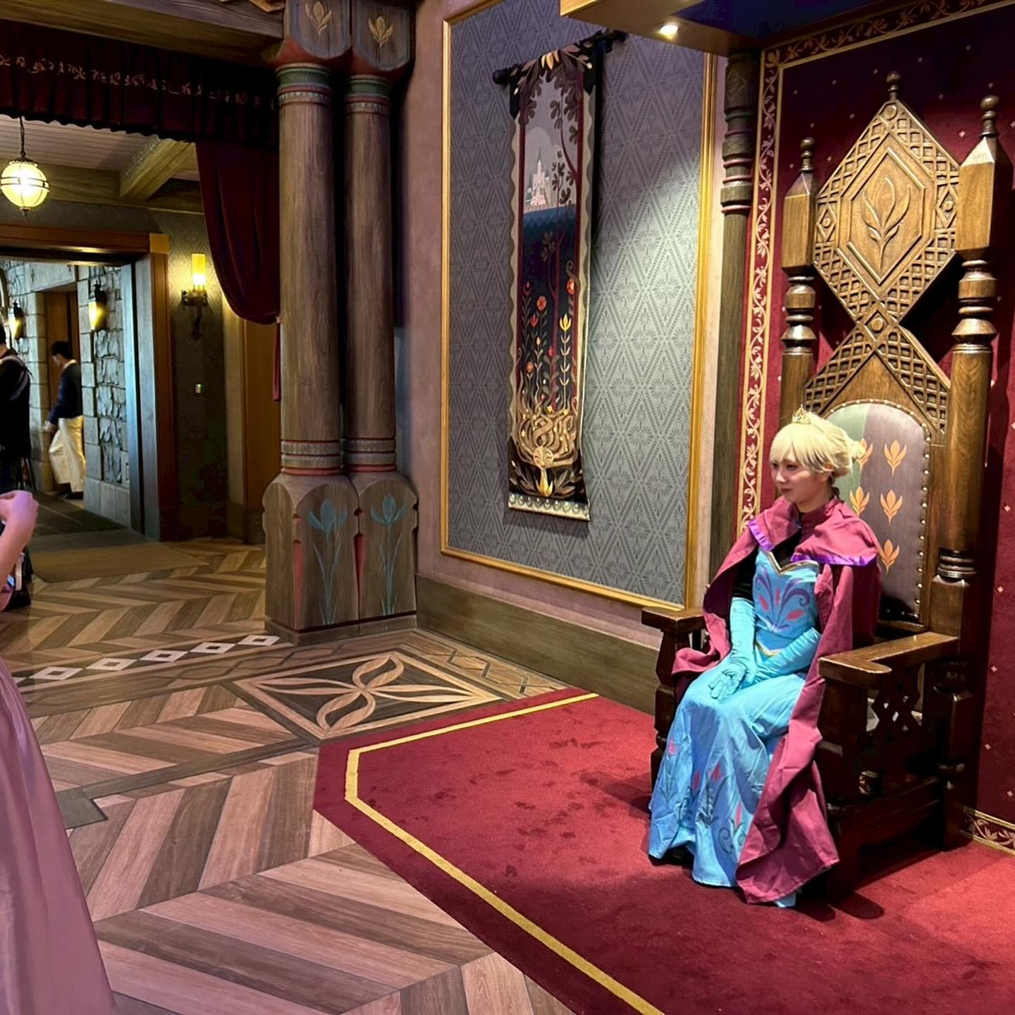 先日ハロウィン期間なので仮装でディズニーシーに行ってきました...